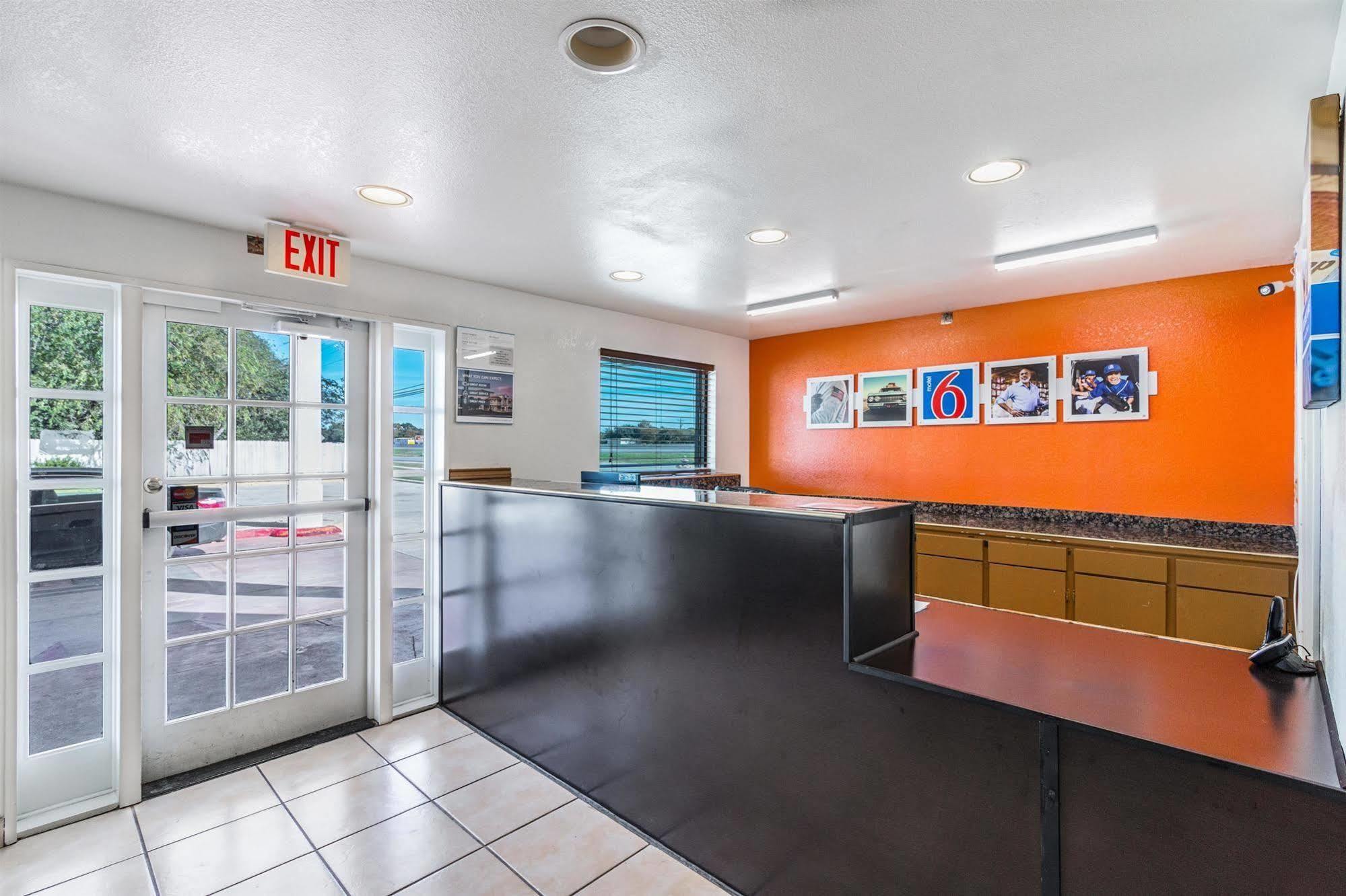 Motel 6-San Marcos, Tx - North Екстериор снимка
